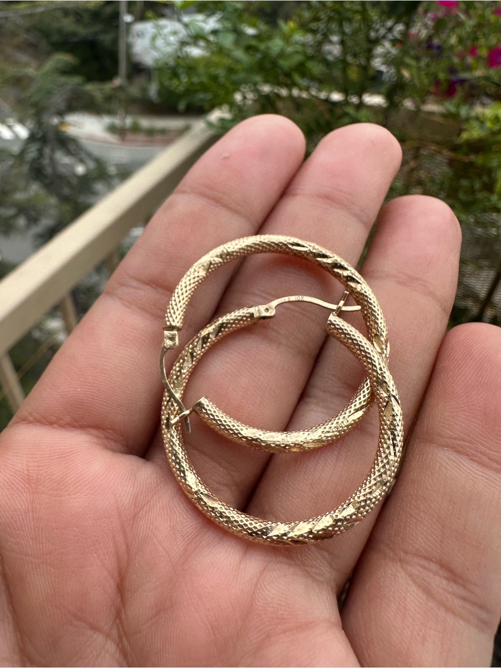 10k 2.7g Textured Gold Hoop Earrings - Women Jewelry